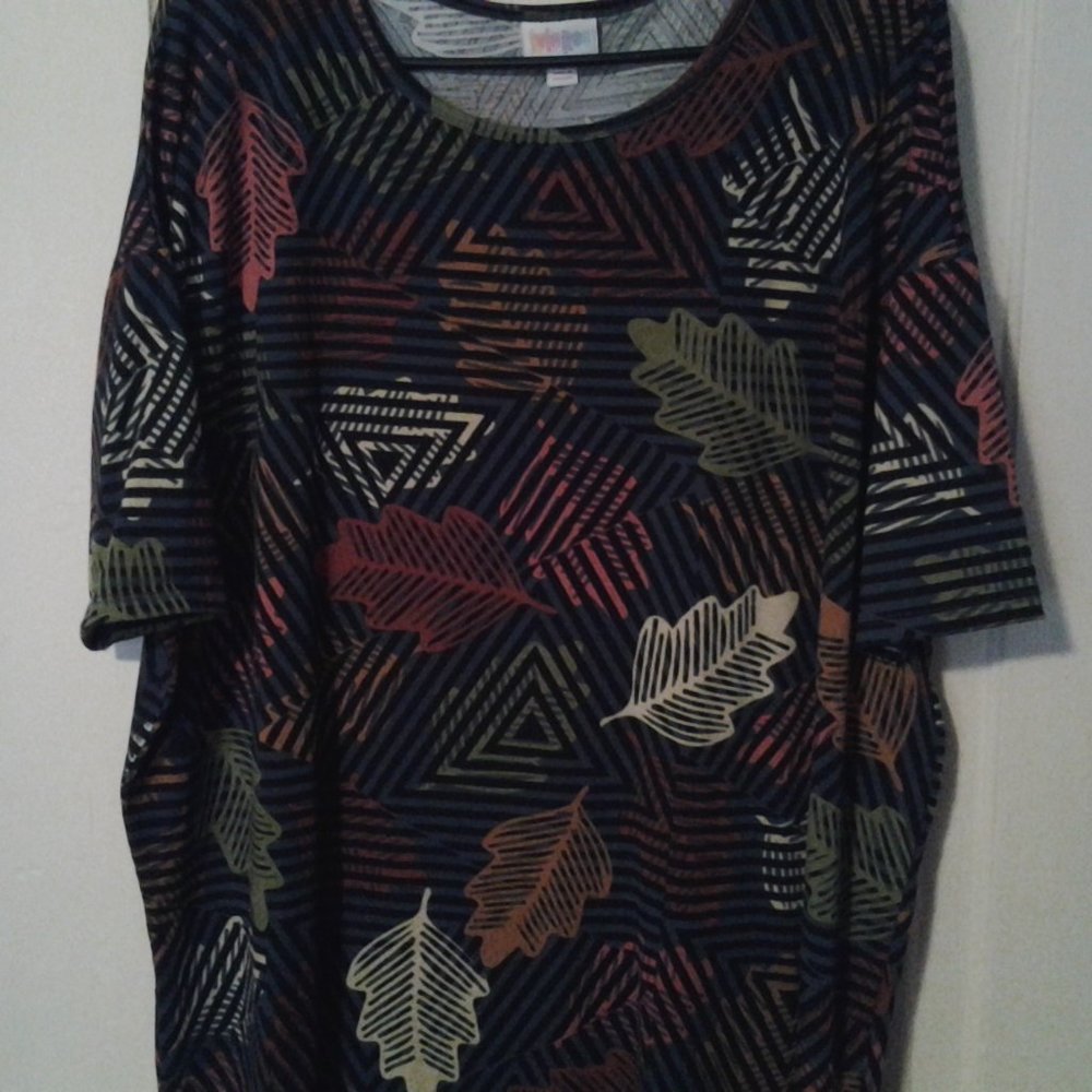 LuLaRoe Irma Tunic Size Medium ... NWT!
